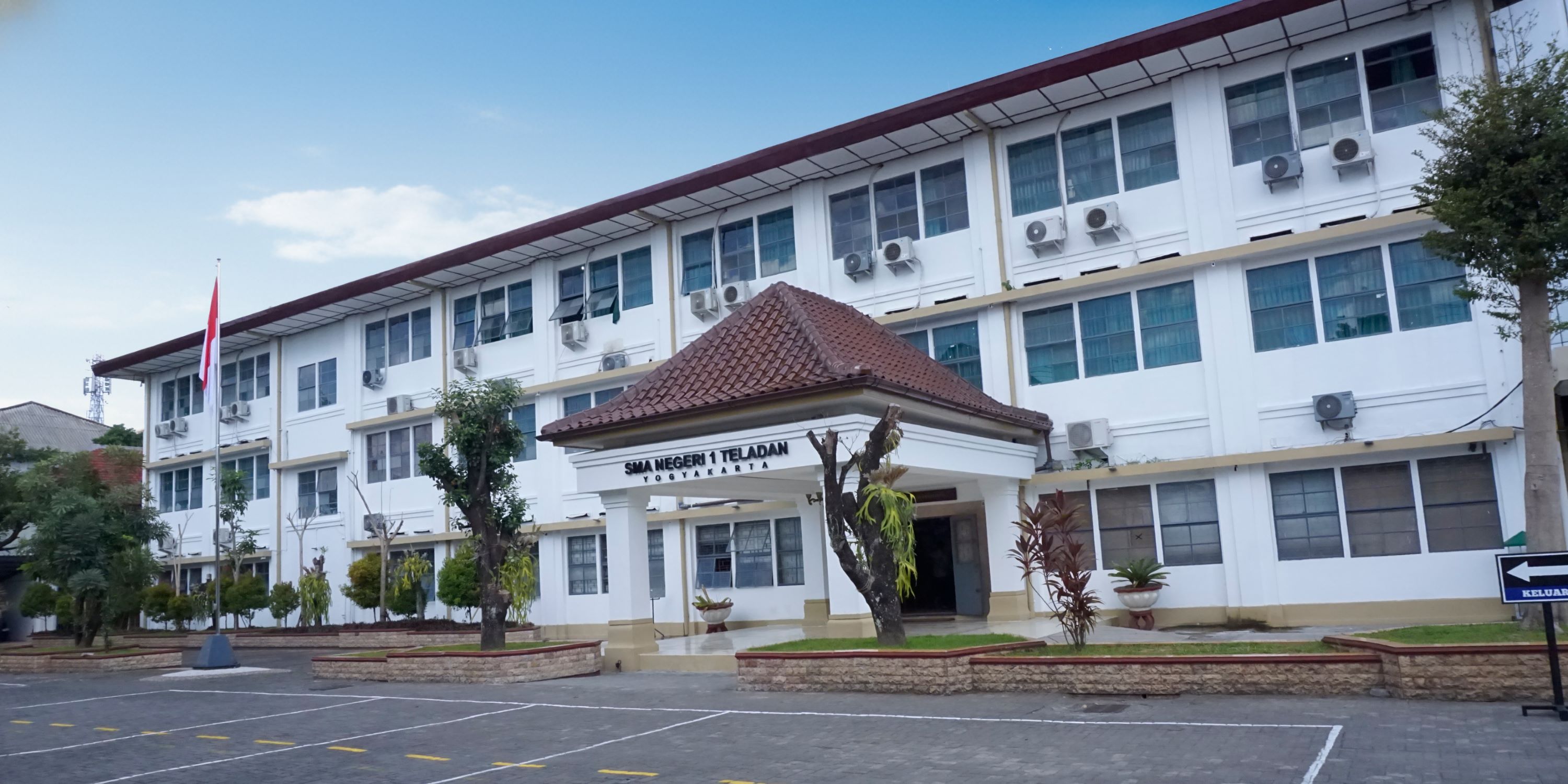 SMA NEGERI MENGAWALI TAHUN BARU DENGAN IBADAT SYUKURAN