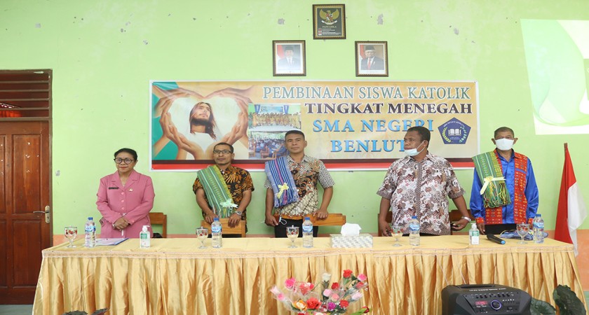 Quo Vadis Kaum Muda (Remaja)? : Kegiatan Pembinaan Keagamaan Siswa-Siswi Katolik